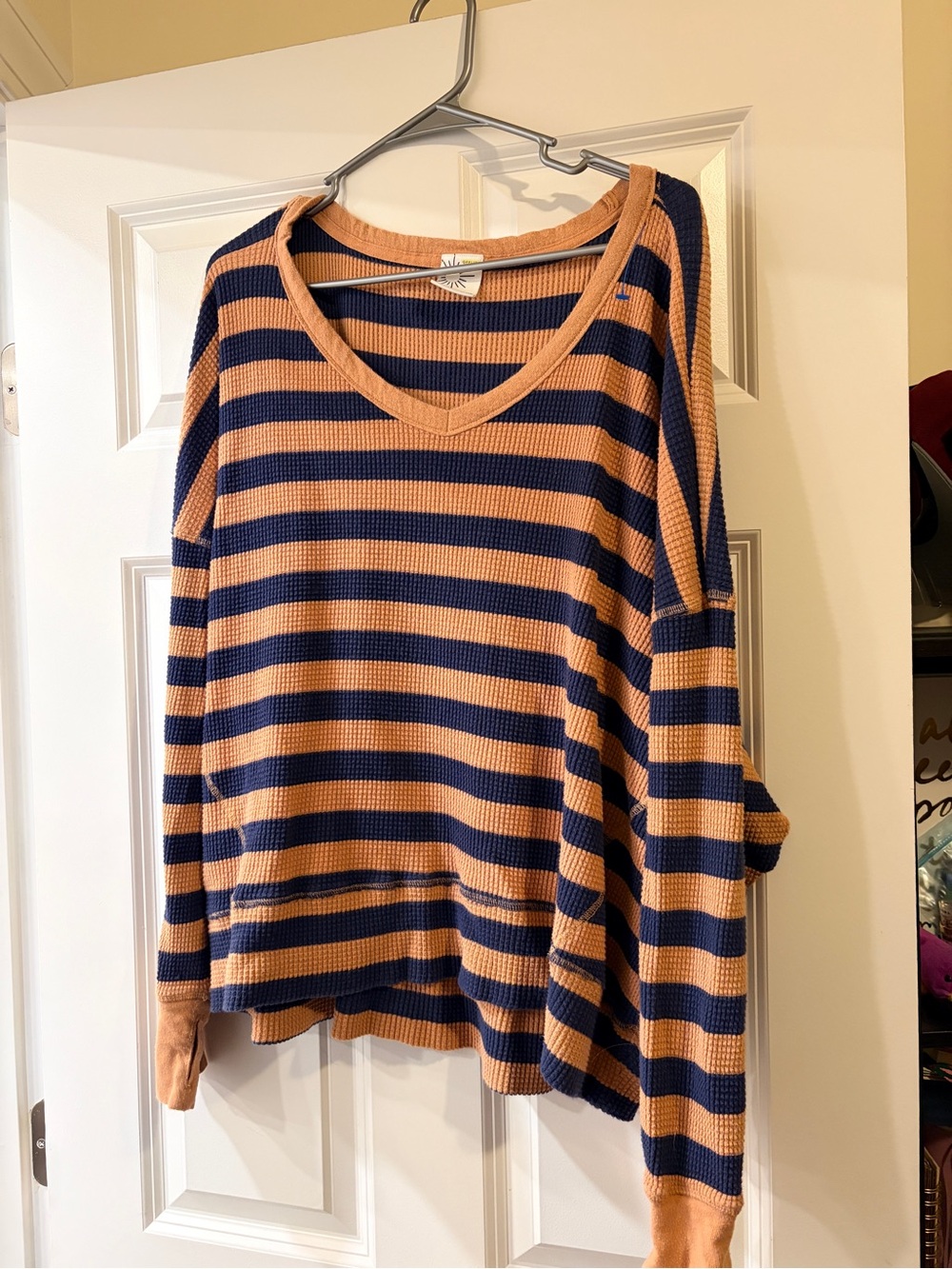 EUC like new Aerie XL waffle knit vneck sweater